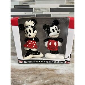 Disney Mickey Minnie & Friends Ceramic Salt And Pepper Shaker Set New in Box!